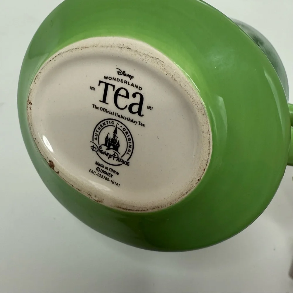 Disney Parks exclusive Alice in Wonderland Mad Hatter 10/6 ceramic coffee mug.
